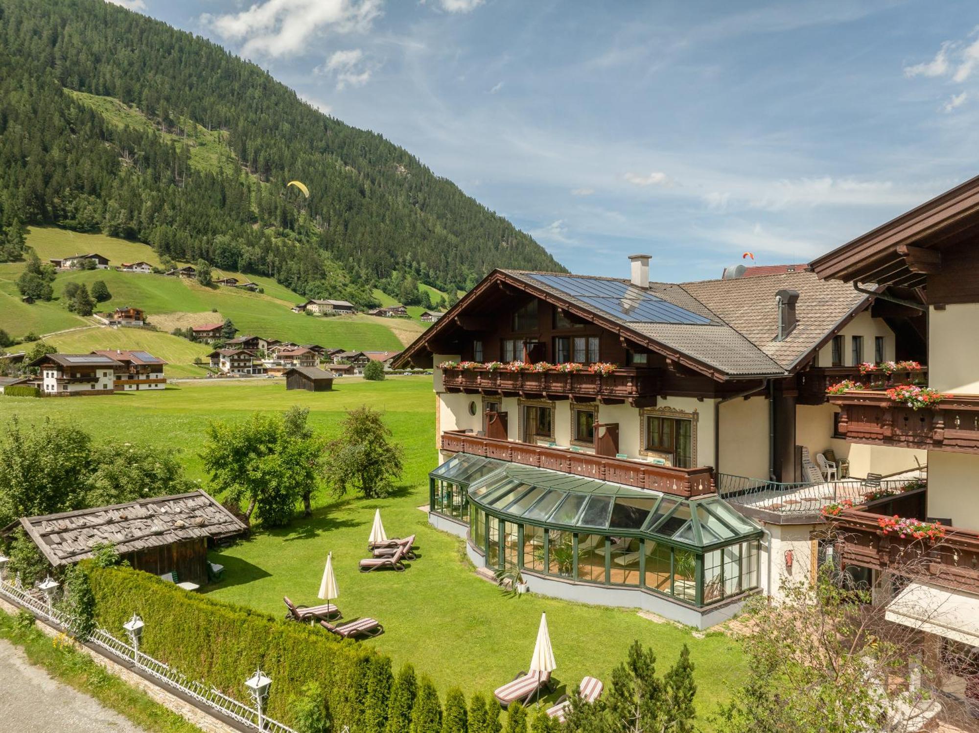 Hotel Berghof Neustift im Stubaital Exterior foto