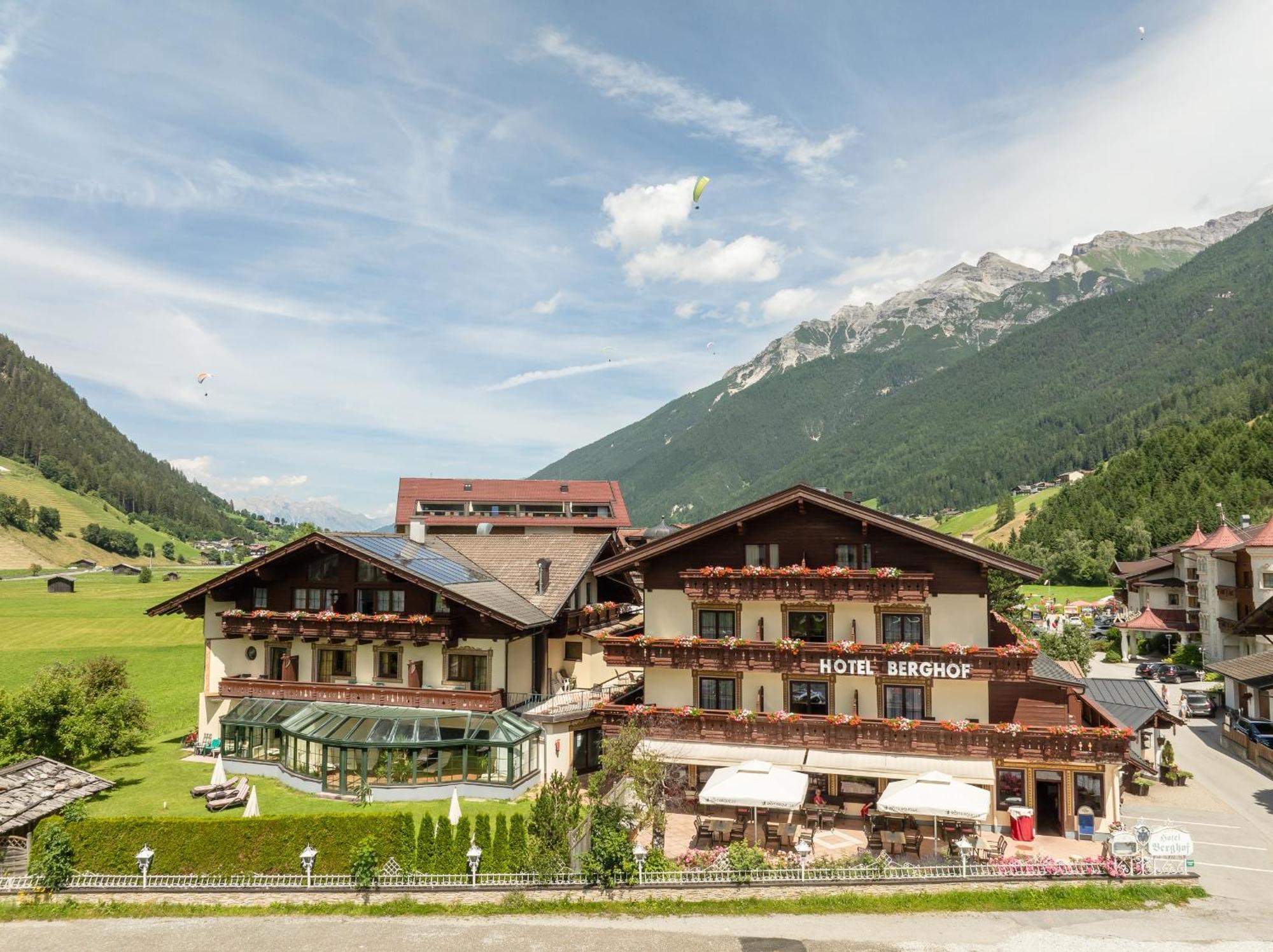 Hotel Berghof Neustift im Stubaital Exterior foto