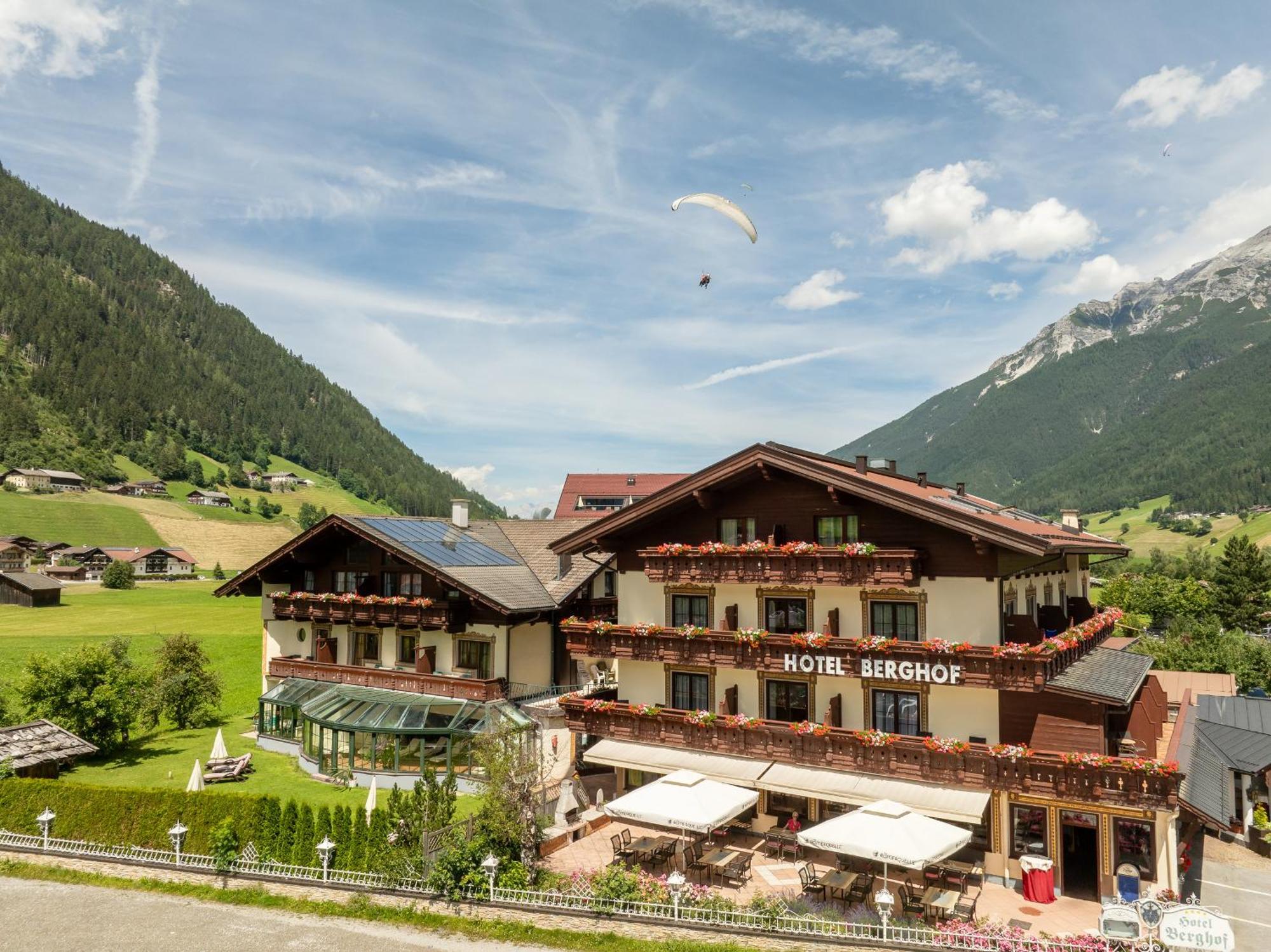 Hotel Berghof Neustift im Stubaital Exterior foto