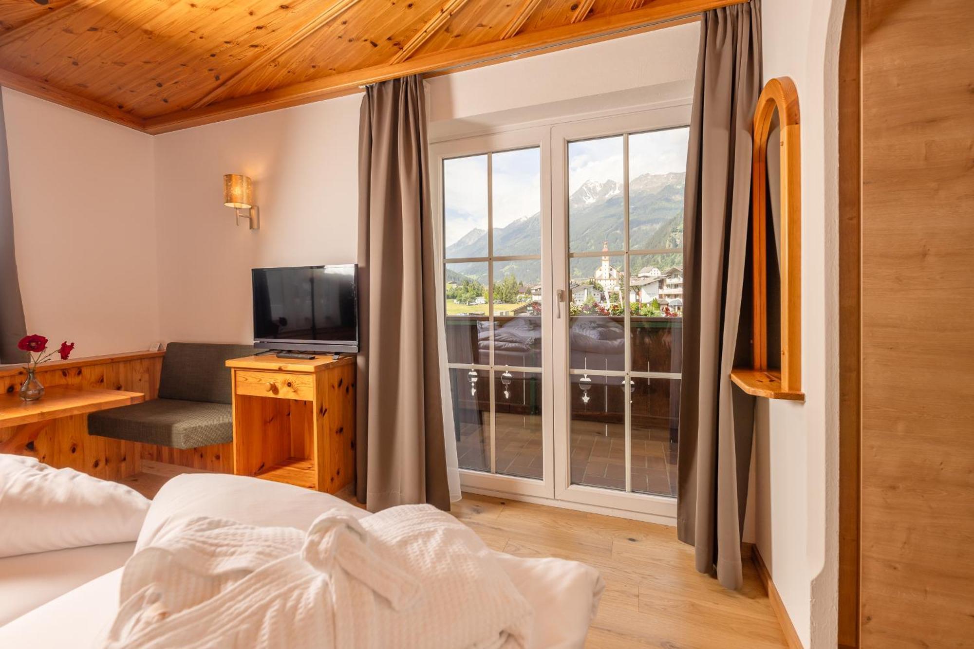 Hotel Berghof Neustift im Stubaital Exterior foto