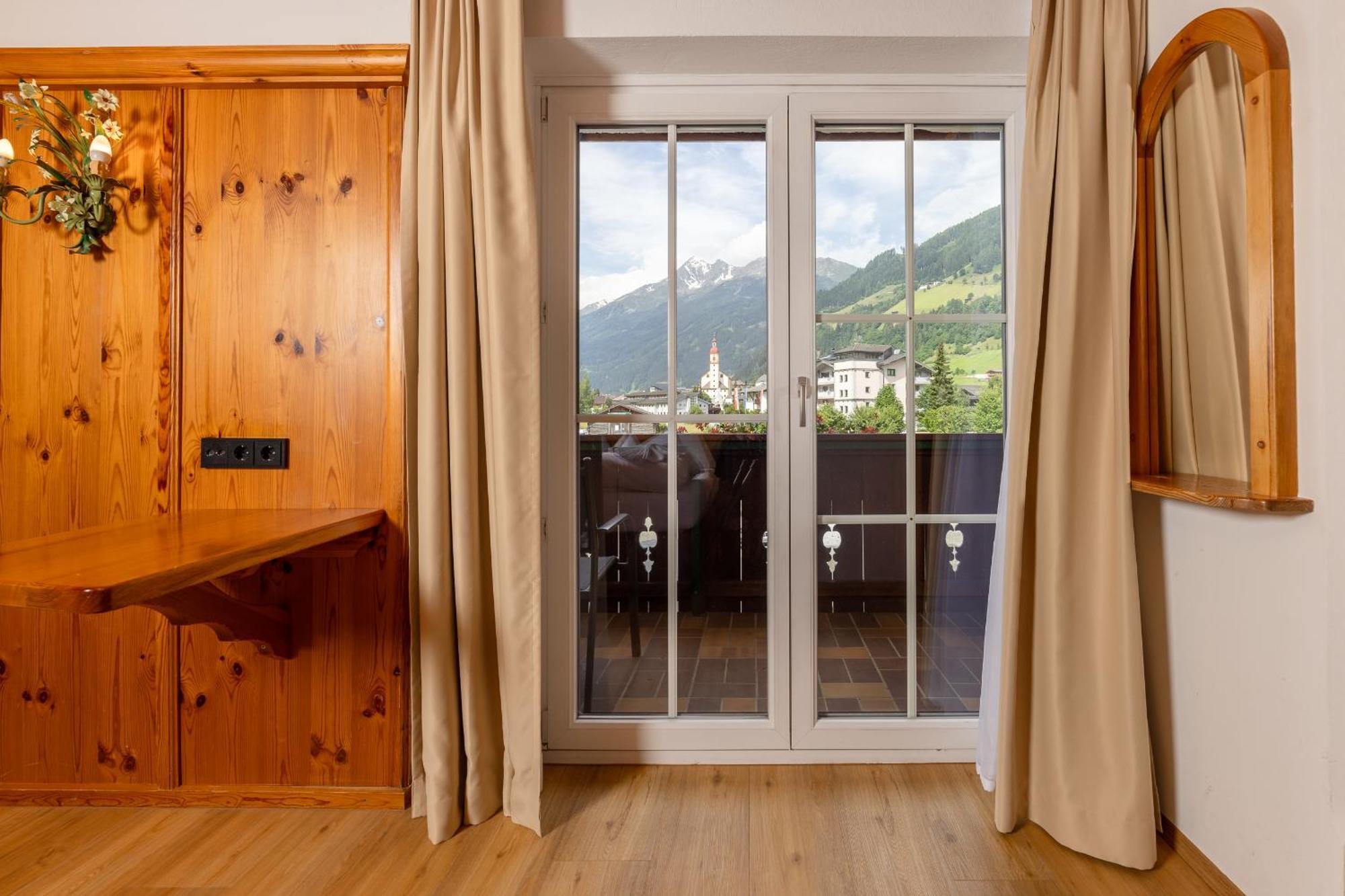 Hotel Berghof Neustift im Stubaital Exterior foto