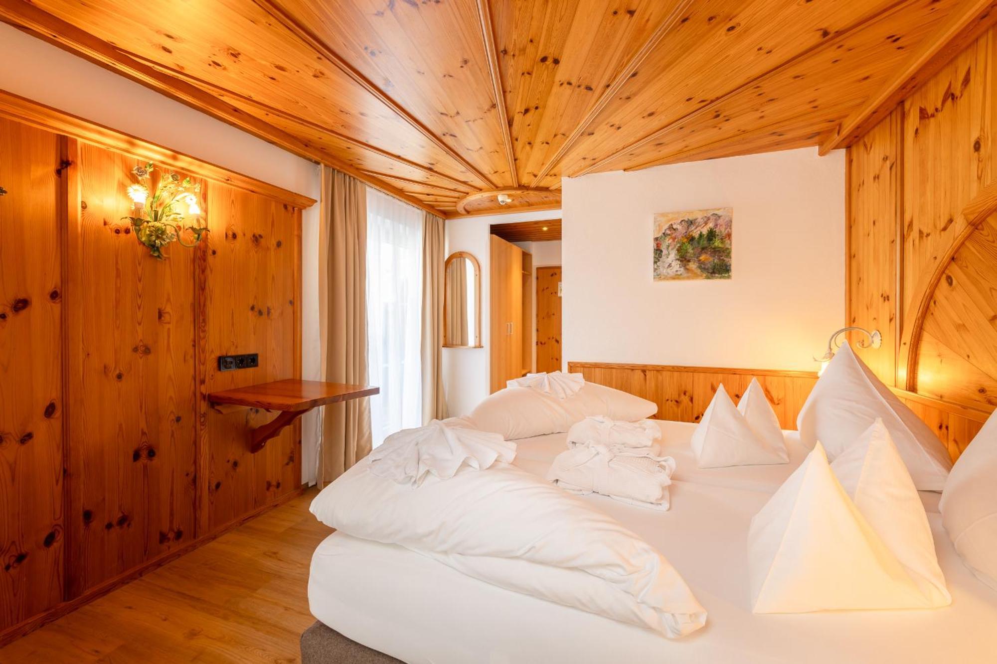 Hotel Berghof Neustift im Stubaital Exterior foto